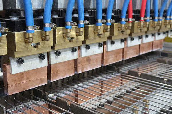Automatische walsweldmachine voor het vullen van draad