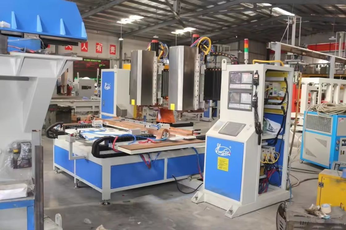 Zeven 7Axis Cnc Spot Welding Machine Dubbelkoppen Automatische Plaat Metal Voor Squat Rack