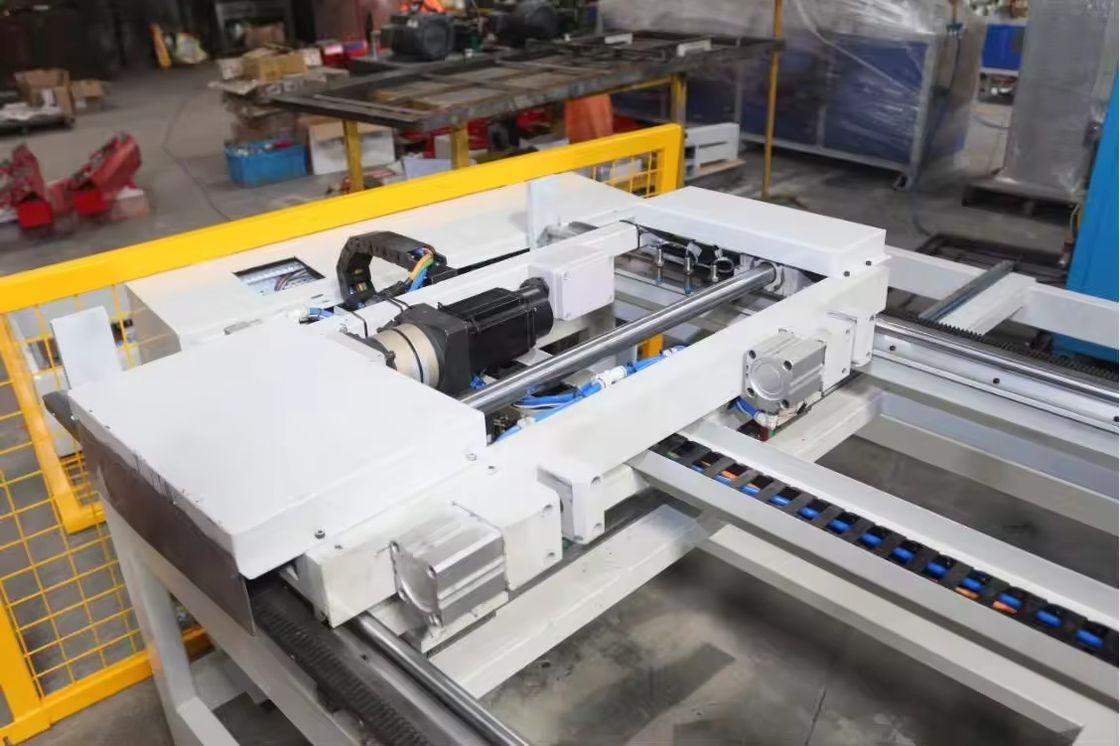 Zeven 7Axis Cnc Spot Welding Machine Dubbelkoppen Automatische Plaat Metal Voor Squat Rack