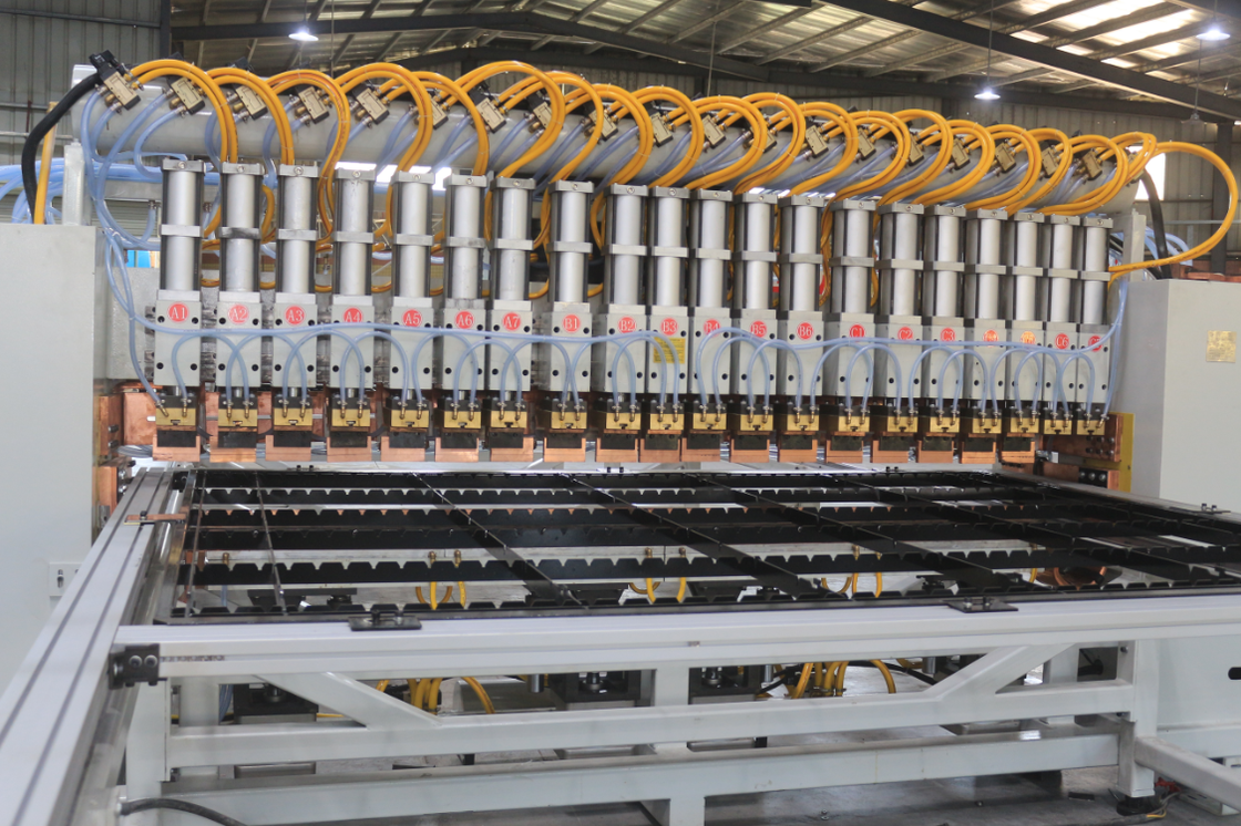Hwashi AT-MF25K Gantry Multi-Spot Welding met MFDC Inverter stroomtoevoer Servo-aangedreven voeding en verstelbare elektrode-afstand